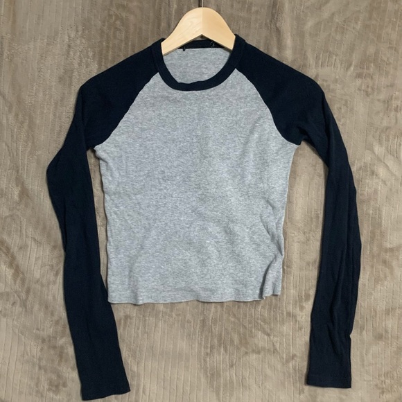 Brandy Melville Bella baseball top [SOLD] - Picture 2 of 5